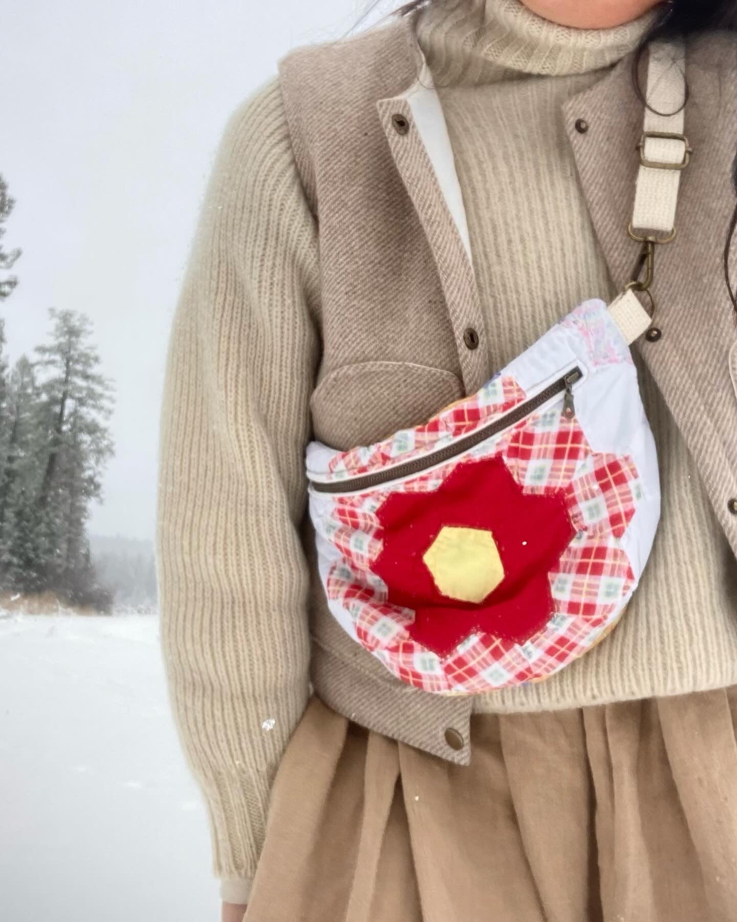 Quilt sling bag